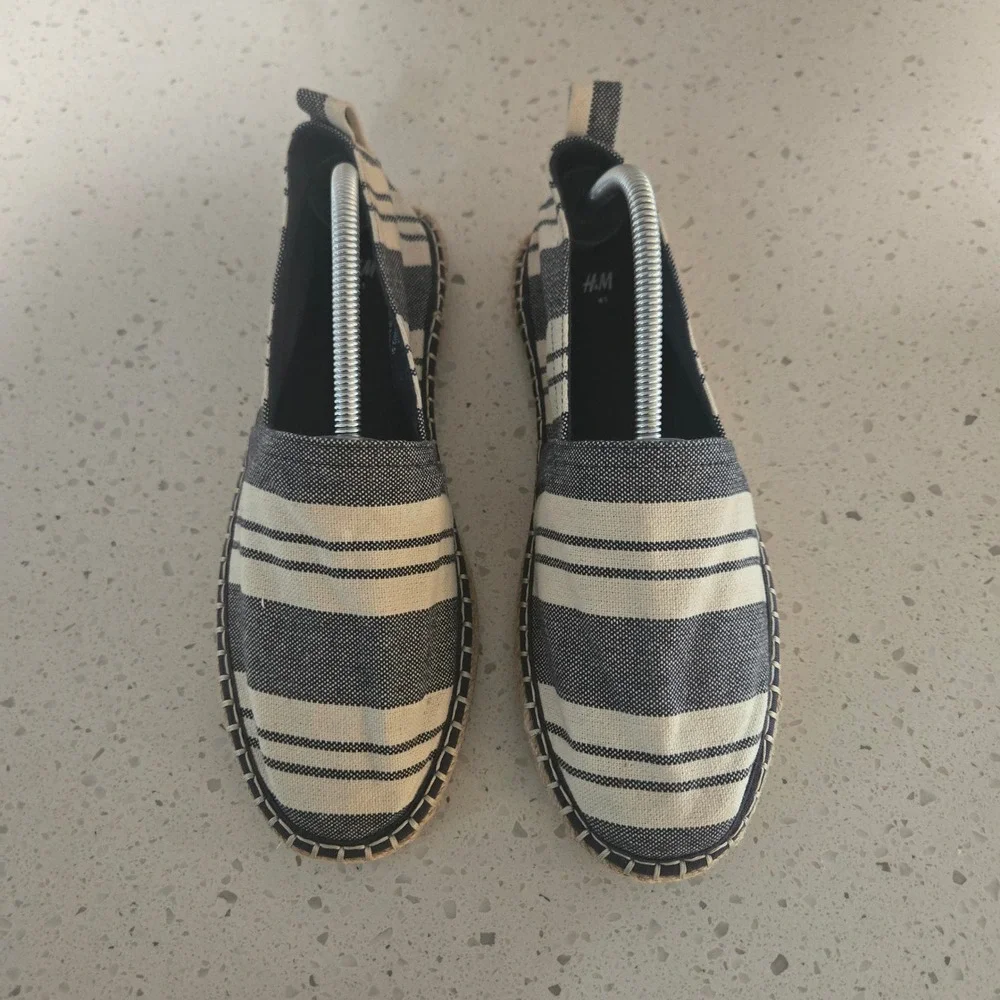HM Shoes Womens 41 10 Navy Blue Cream Striped Canvas Espadrilles Slip On Flats